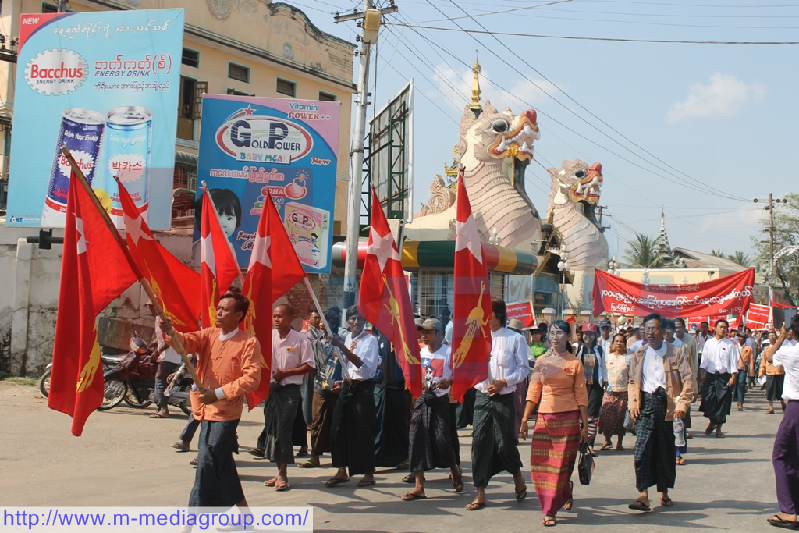 ဖြဲ႕စည္းပံုျပင္ဆင္ရန္ ျပည္ျမိဳ႕မွ အမ်ိဳးသား ဒီမိုကေရစီ အဖြဲ႕ခ်ဳပ္ႏွင့္ ေဒသခံျပည္သူမ်ား ဆႏၵေဖာ္ထုတ္