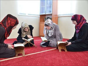 24-3-15_First-Ukrainian-Woman-Memorizes-Quran