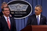 U.S. President Barack Obama (R) acknowledges Defense Secretary Ash Carter (L) in his remarks after a briefing on U.S. efforts against the Islamic State (ISIS), at the Pentagon in Arlington, Virginia July 6, 2015.  REUTERS/Jonathan Ernst