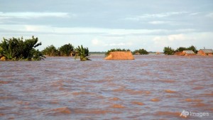 myanmar-flood-roofs