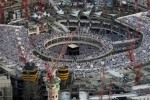 An aerial view shows Muslim worshippers praying at the Grand mosque surrounded by construction cranes, in the holy city of Mecca in this July 14, 2015 file photo. At least 65 people were killed when a crane crashed in Mecca's Grand Mosque on September 11, 2015, Saudi Arabia's Civil Defence authority said, in an accident that came just weeks before Islam's annual haj pilgrimage.  REUTERS/Ali Al Qarni/Files