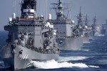 Japan Maritime Self-Defense Force (JMSDF) destroyer Kurama (L), which is carrying Japan's Prime Minister Shinzo Abe, leads the JMSDF fleet during its fleet review at Sagami Bay, off Yokosuka, south of Tokyo October 18, 2015. REUTERS/Toru Hanai - RTS4X9V