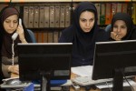 Women work in the Iranian interior ministry in Tehran March 15, 2008. REUTERS/Ahmed Jadallah (IRAN) - RTR1YC35