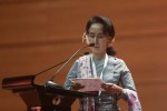 Myanmar's Aung San Suu Kyi gives a speech during talks between the government, army and representatives of ethnic armed groups over a ceasefire to end insurgencies, in Naypyitaw January 12, 2016. REUTERS/Soe Zeya Tun