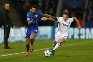 Britain Soccer Football - Leicester City v FC Copenhagen - UEFA Champions League Group Stage - Group G - King Power Stadium, Leicester, England - 18/10/16 Leicester City's Riyad Mahrez in action with FC Copenhagen's Thomas Delaney  Action Images via Reuters / Andrew Boyers Livepic EDITORIAL USE ONLY.