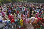 Muslim women attend Eid al-Fitr prayers to mark the end of the holy fasting month of Ramadan in Srinagar July 6, 2016.  REUTERS/Danish Ismail
