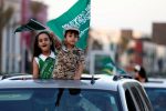 Saudi children riding in a car celebrate Saudi National Day on a street in Riyadh, Saudi Arabia September 23, 2016. REUTERS/Faisal Al Nasser  - S1BEUCZHZSAB