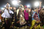 This picture taken on September 28, 2017 shows Indian folk dancers performing while observing 'Atham' during the Navratri festival at the Gandhinagar Cultural Forum venue in Gandhinagar, some 30km from Ahmedabad.  / AFP PHOTO / SAM PANTHAKY