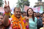 Indian candidate Himanta Biswa Sarma (2nd L) of the BJP is accompanied by supporters on the way to file nomination papers from Jalukbari Assembly Constituency in Guwahati on March 21 2016. 
Thousands of Indian voters will elect legislators for the 126 seats contested in 25,000 polling stations in Assam state in two phases on April 4th and 11th. / AFP PHOTO / Biju BORO