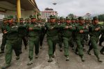 United Wa State Army (UWSA) soldiers march during a media display in Pansang, Wa territory in northeast Myanmar October 4, 2016. Picture taken on October 4, 2016. REUTERS/Soe Zeya Tun - RTX2WSCA