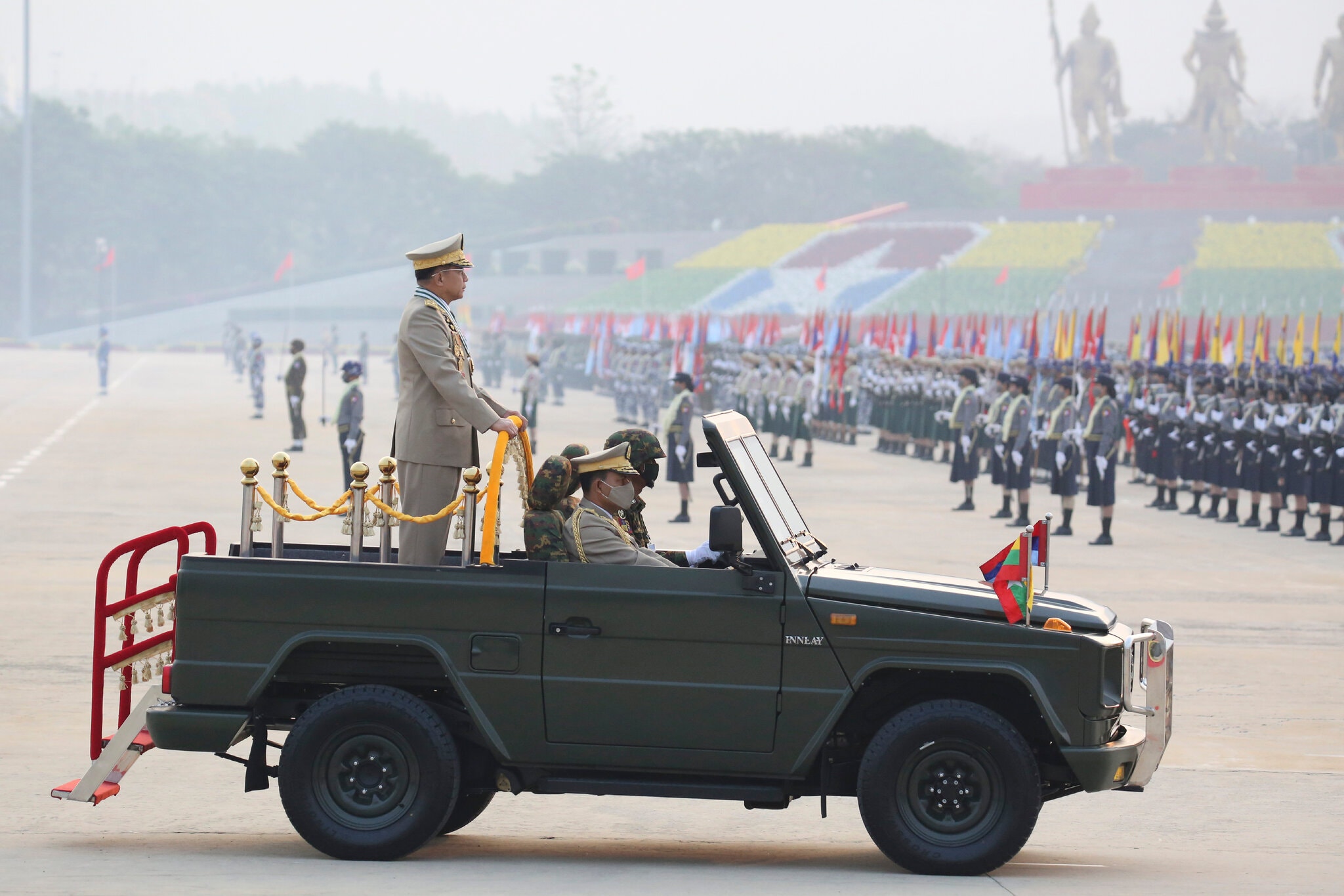 စစ်သားတွေဟာ ဆန္ဒပြသူတွေကို ရာဇဝတ်ကောင်တွေလို့ မြင်နေကြတယ် – (တပ်တွင်း ဦးနှောက်ကျင်းမှုအကြောင်း  စစ်တပ်အရာရှိများ၏ ဖွင့်ဟဝန်ခံချက်)