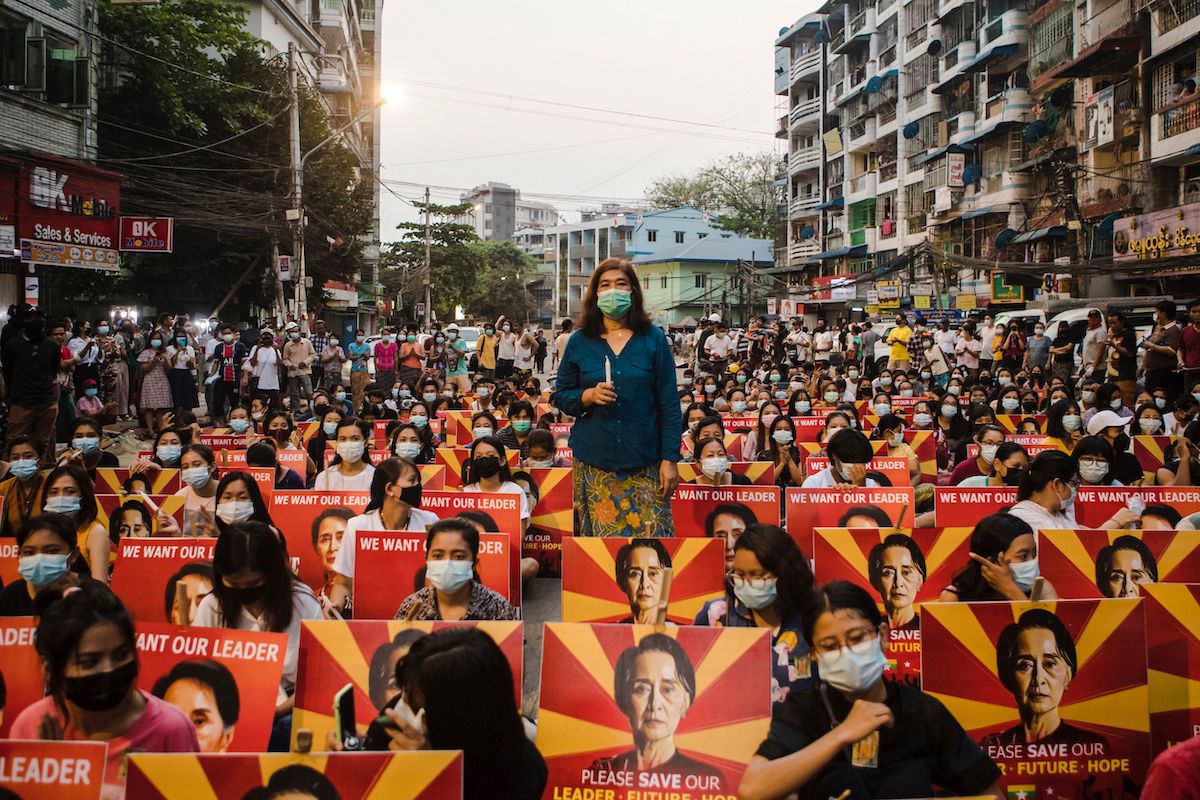 ဖမ်းသွားတဲ့ အမျိုးသမီးတွေကို စစ်ကောင်စီတပ်က ဘယ်လိုဆက်ဆံနေသလဲ